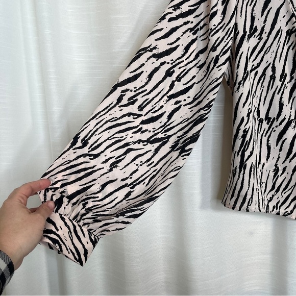 DNT zebra print long sleeve wrap blouse - Picture 5 of 10